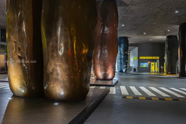 $6,000 | 495 Brickell Avenue, Unit 2102, Miami, FL 33131