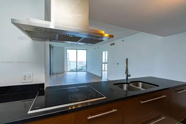 $6,000 | 495 Brickell Avenue, Unit 2102, Miami, FL 33131