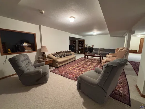 $349,000 | 2620 West Ridge Drive, Emporia, KS 66801