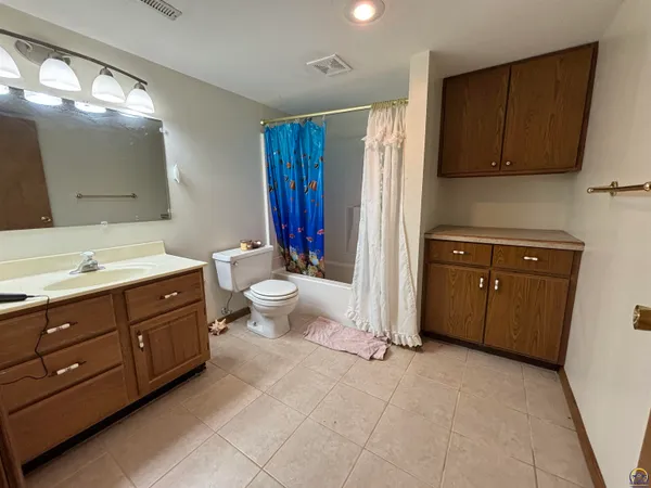 $349,000 | 2620 West Ridge Drive, Emporia, KS 66801