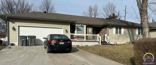 $349,000 | 2620 West Ridge Drive, Emporia, KS 66801