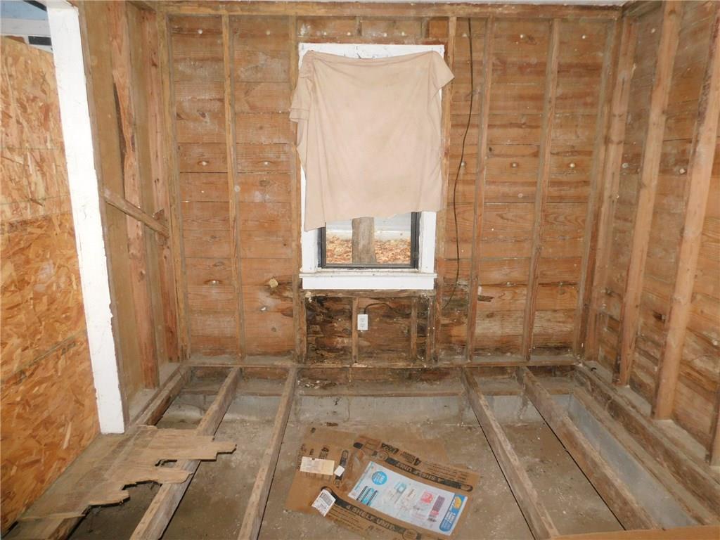 345 McClure Road Columbus, IN 47201 - Photo 5 of 13 Gallery Image 5