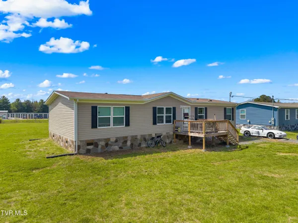 $329,900 | 1469 Old Newport Highway, Dandridge, TN 37725