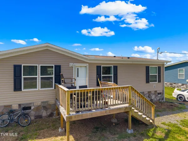 $329,900 | 1469 Old Newport Highway, Dandridge, TN 37725