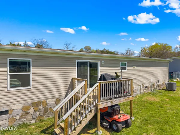 $329,900 | 1469 Old Newport Highway, Dandridge, TN 37725