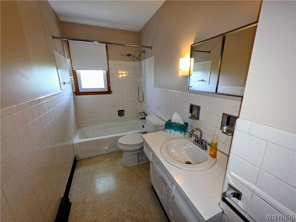 7225 Norman Road Wheatfield, NY 14120 - Photo 17 of 34