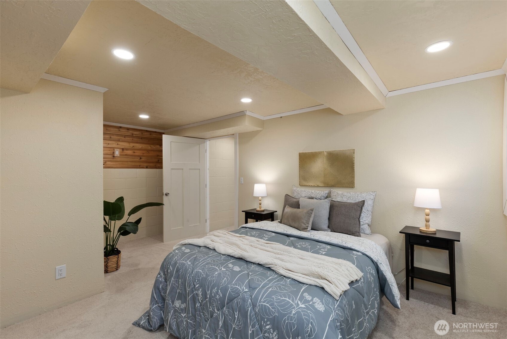 212 Willow Street Bremerton, WA 98310 - Photo 18 of 33 a bedroom with a bed and a lamp