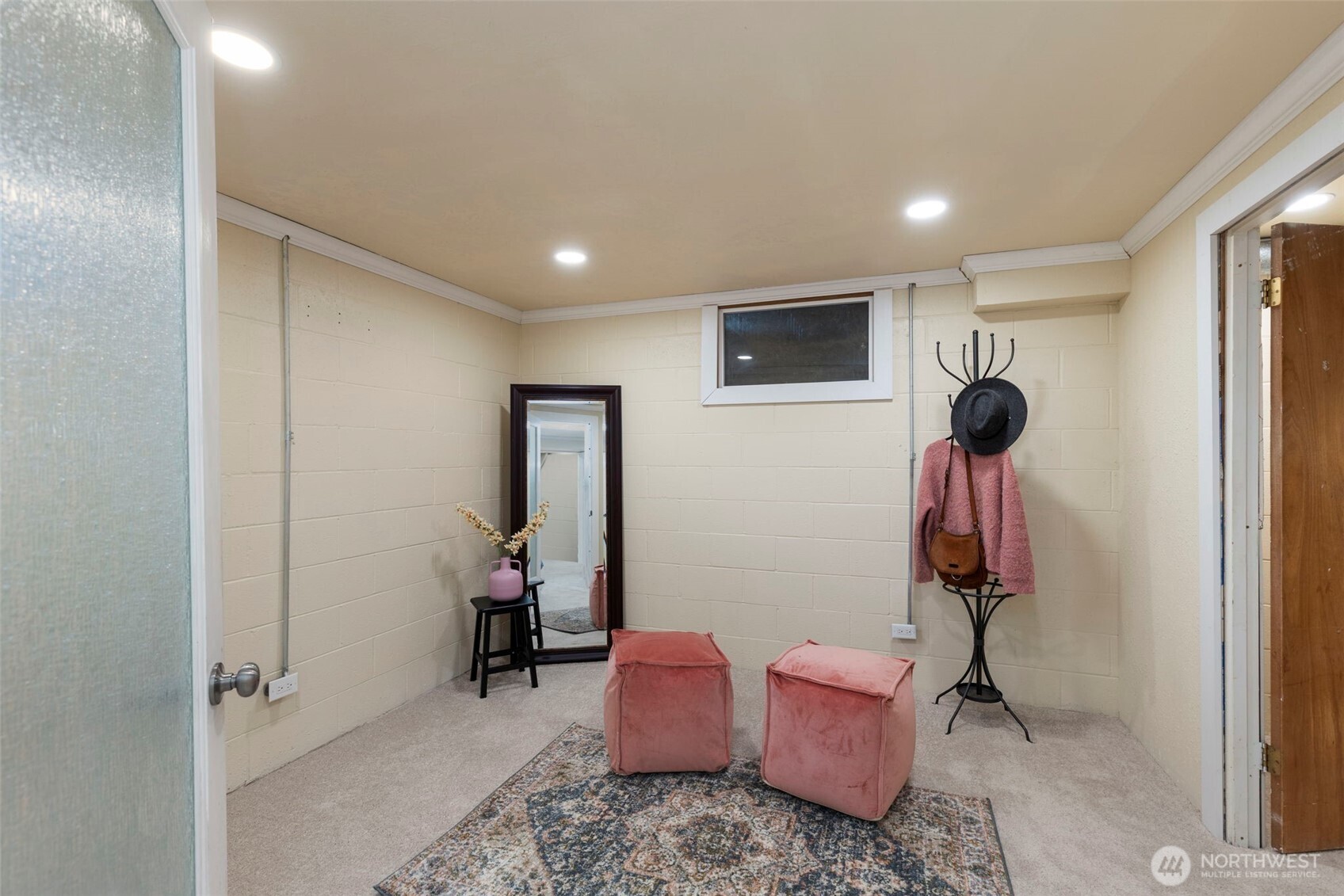 212 Willow Street Bremerton, WA 98310 - Photo 20 of 33 a living room with furniture