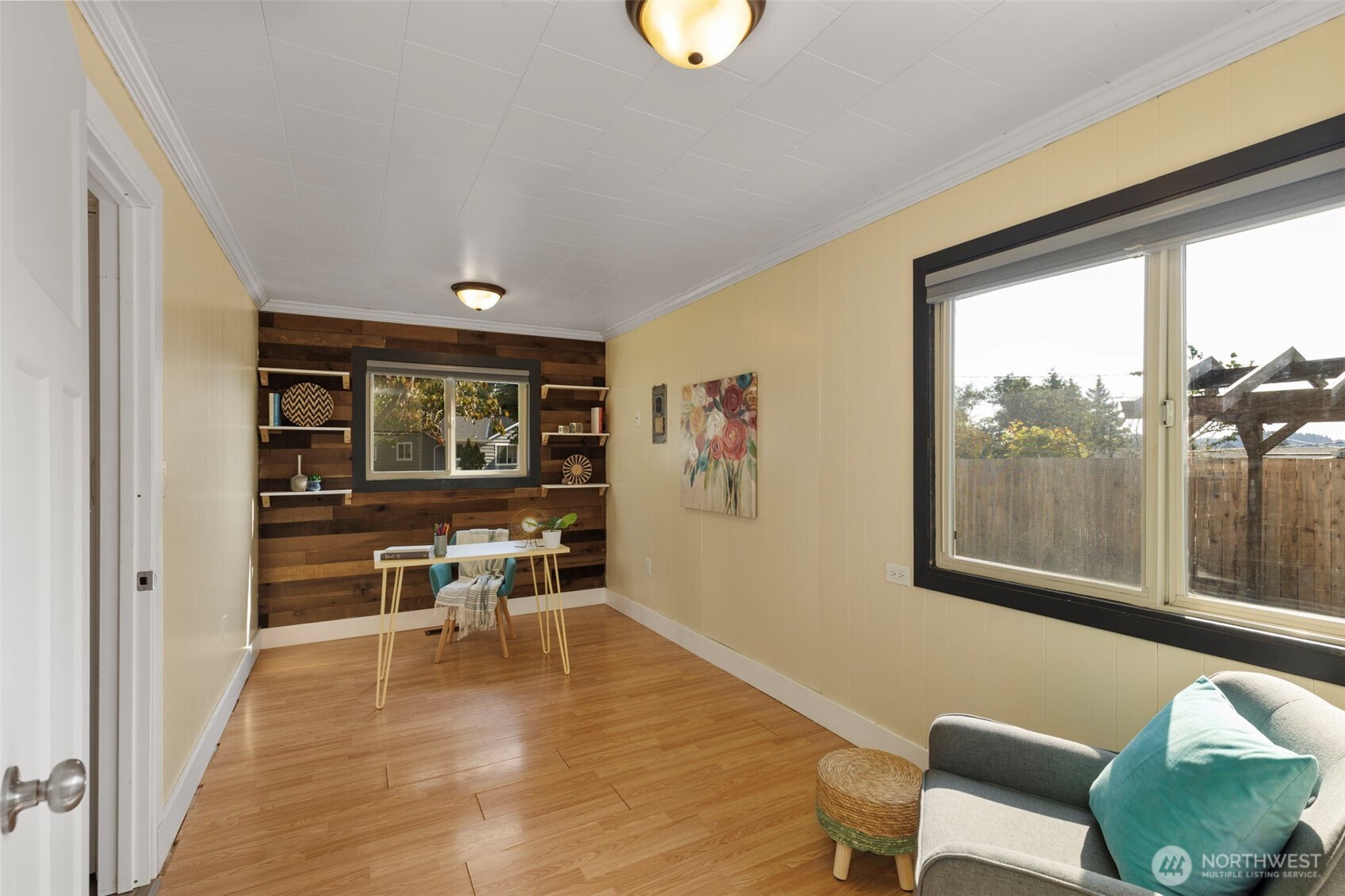 212 Willow Street Bremerton, WA 98310 - Photo 26 of 33 a view of a livingroom with furniture and window