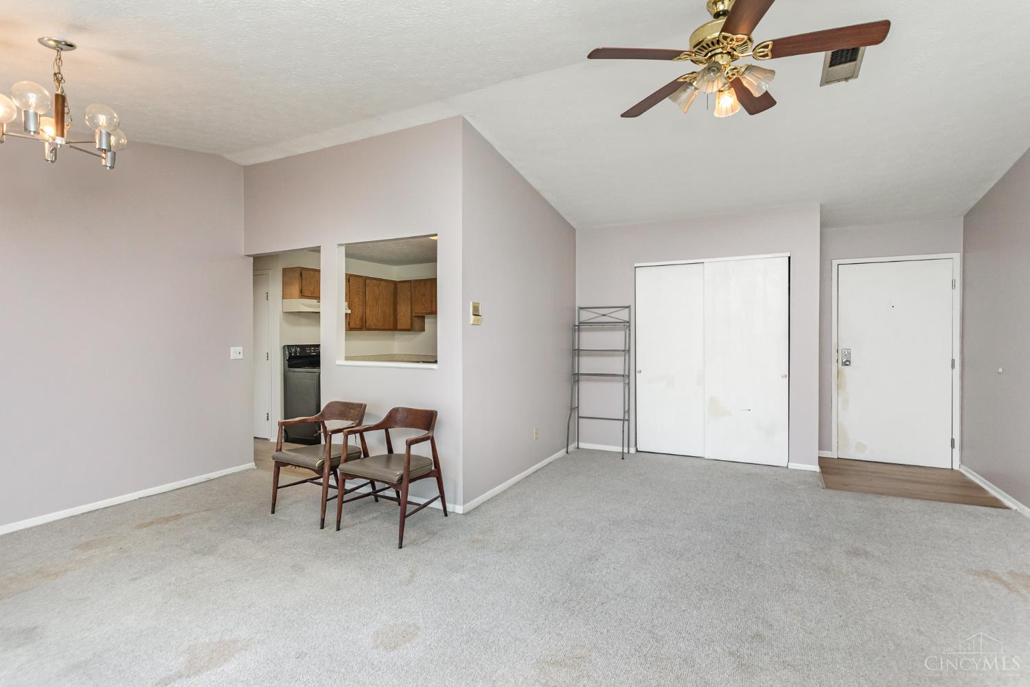 518 Riddle Road, Unit 12 Cincinnati, OH 45220 - Photo 5 of 15