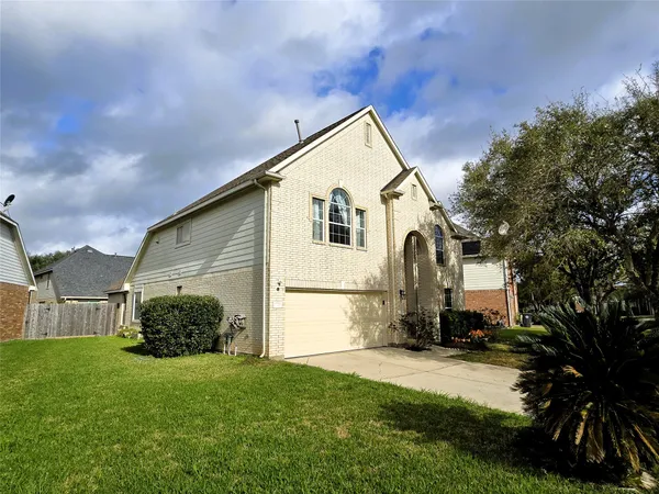 a view of a back yard of the house