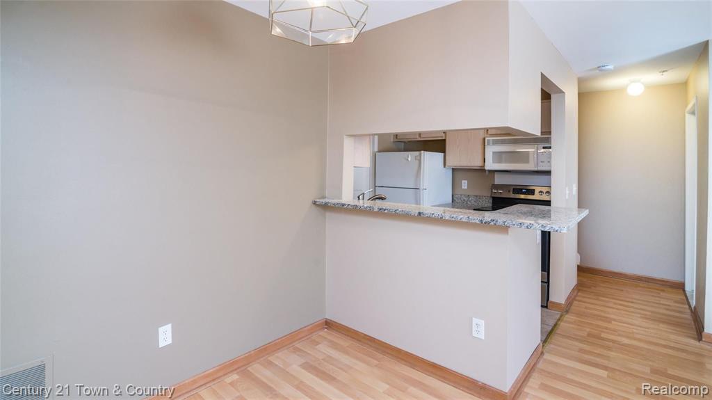 22314 Cape Cod Way Farmington, MI 48336 - Photo 19 of 32