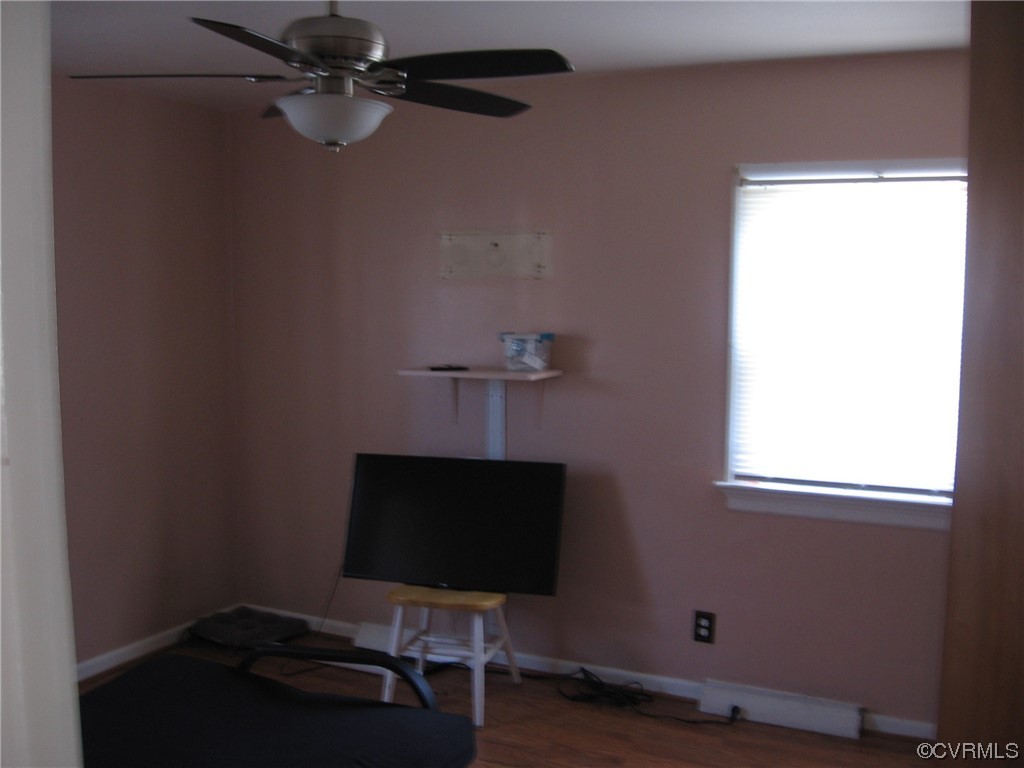 5415 Coxson Road Richmond, VA 23231 - Photo 11 of 14 a room with a table and a window