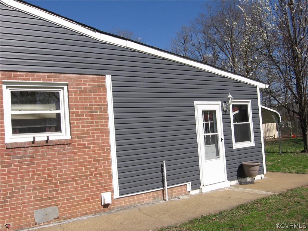 5415 Coxson Road Richmond, VA 23231 - Photo 3 of 14 a front view of a house with a yard