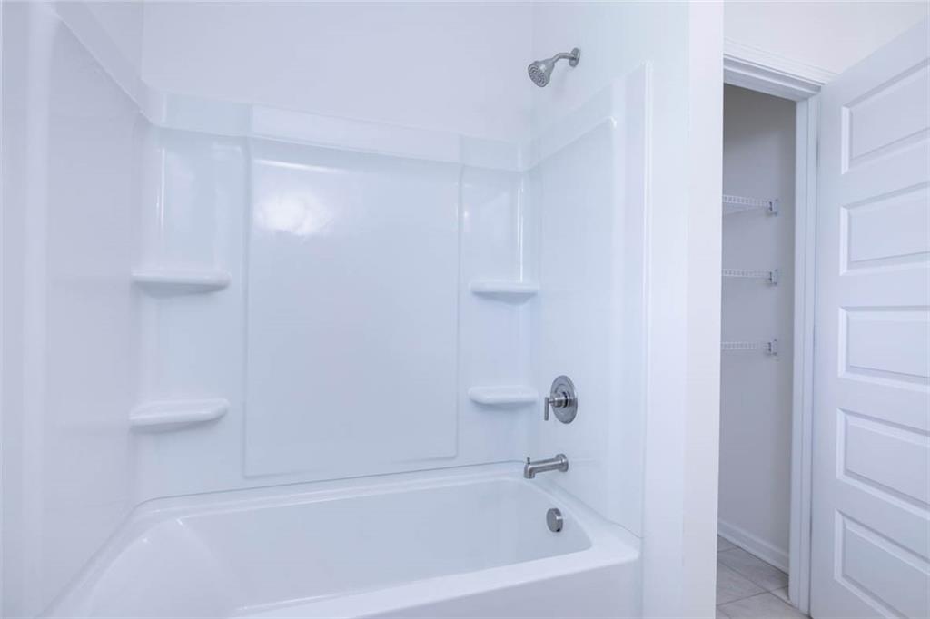 212 Umber Road Monticello, GA 31064 - Photo 22 of 30 a bathroom with a bathtub