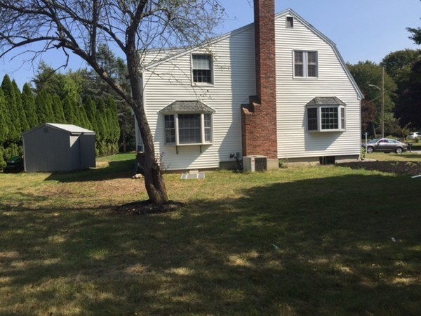 8 Bridle Road Bridgewater, MA 02324 - Photo 4 of 20