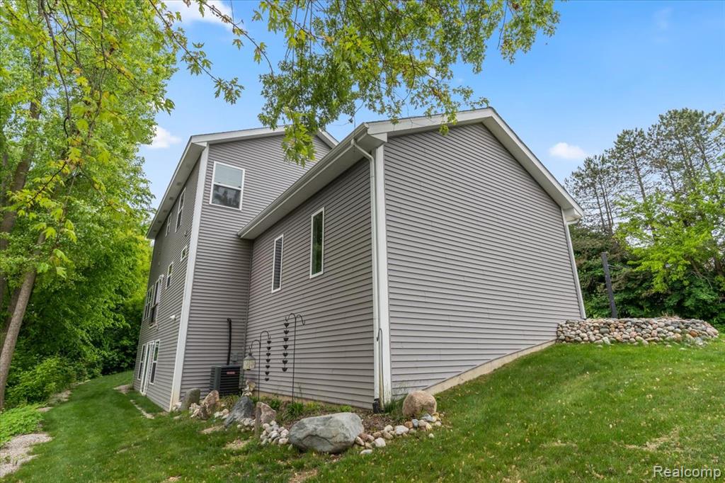2230 Briar Ridge Wolverine Lake, MI 48390 - Photo 34 of 44