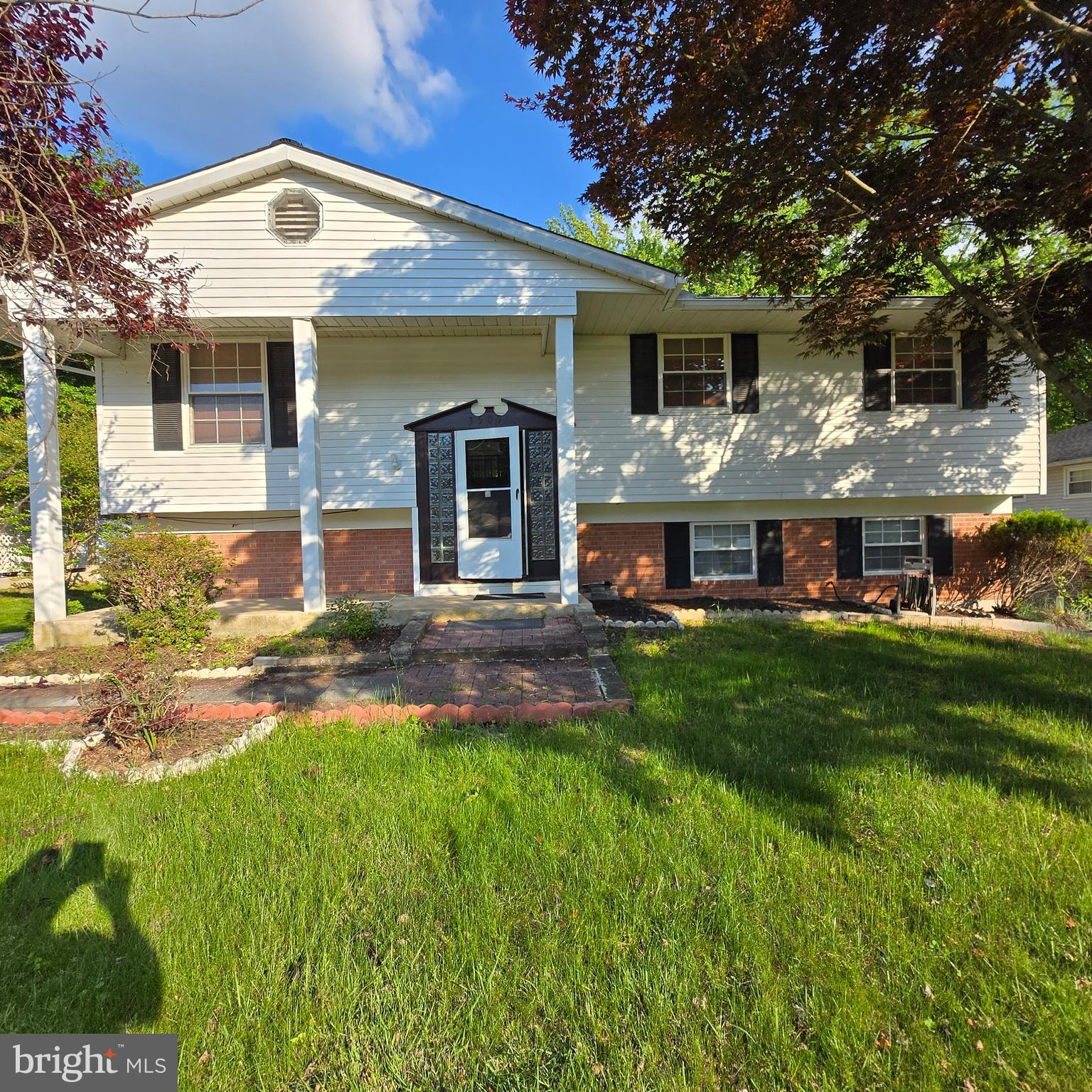 a front view of house with yard