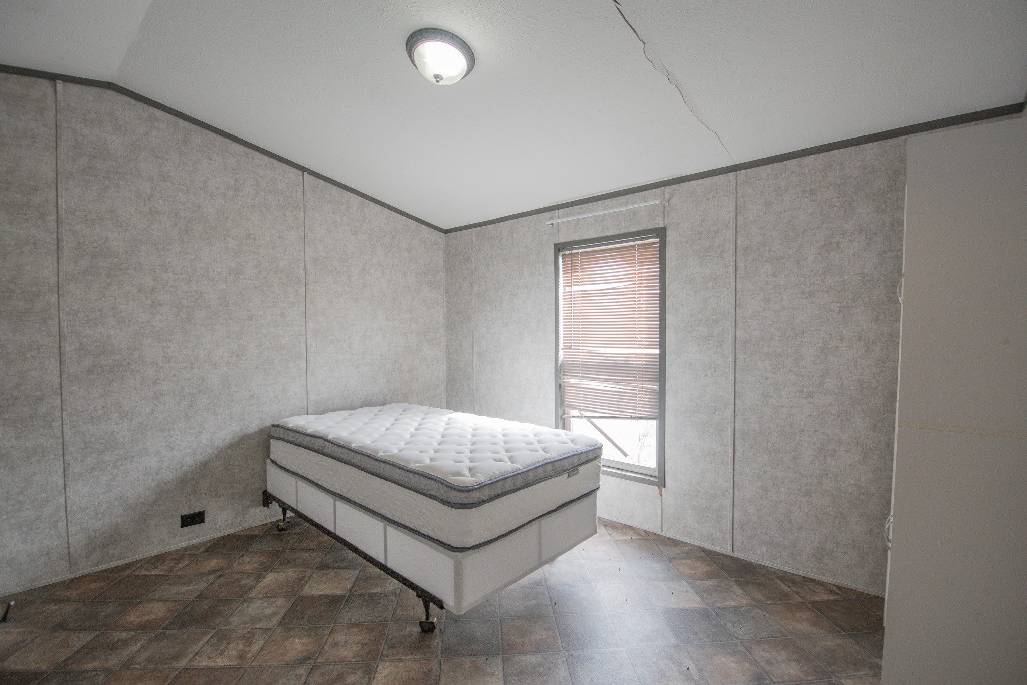 2801 County Road 444 Angleton, TX 77515 - Photo 19 of 37 a room with a bed and a window in it