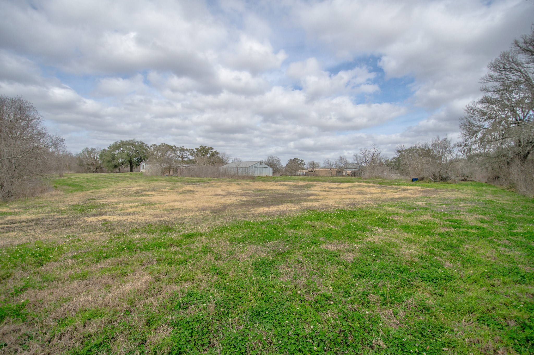 2801 County Road 444 Angleton, TX 77515 - Photo 32 of 38 a view of a field with an ocean