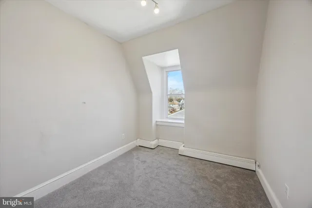 $1,695 | 222 Henderson Avenue, Unit 3, Ridley Park, PA 19078