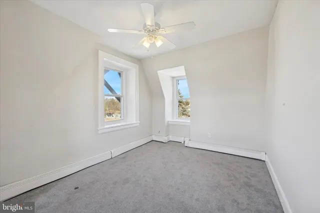 $1,695 | 222 Henderson Avenue, Unit 3, Ridley Park, PA 19078