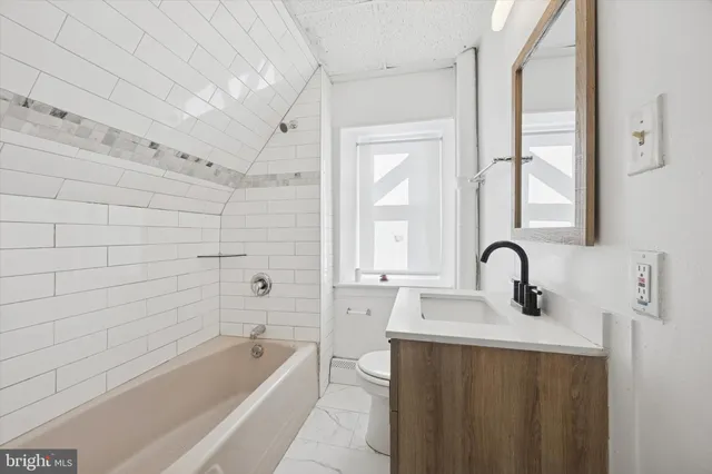 $1,695 | 222 Henderson Avenue, Unit 3, Ridley Park, PA 19078