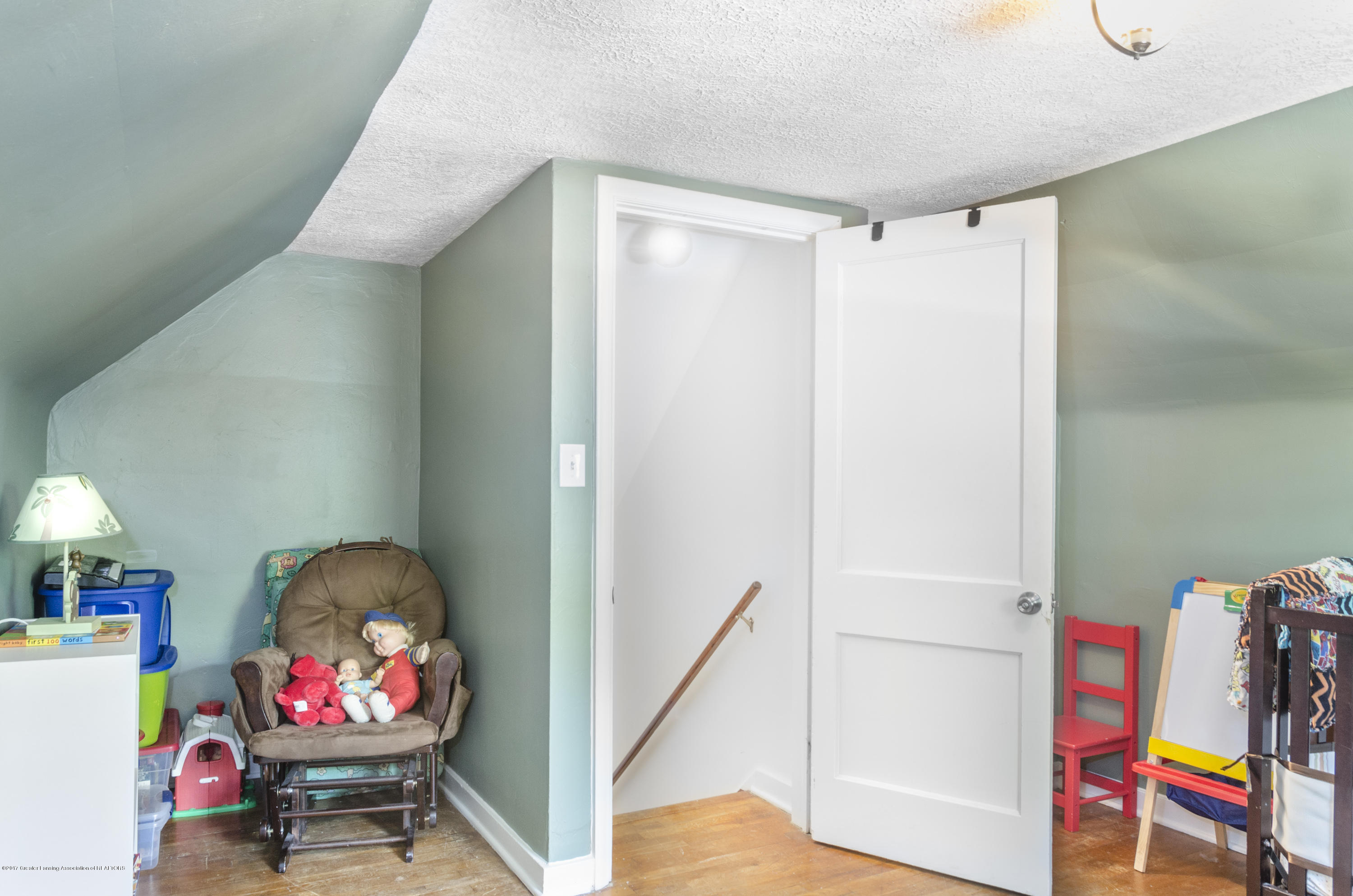415 Strathmore Road Lansing, MI 48910 - Photo 18 of 31 415-Strathmore-Rd-Lansing-MI-48910-18