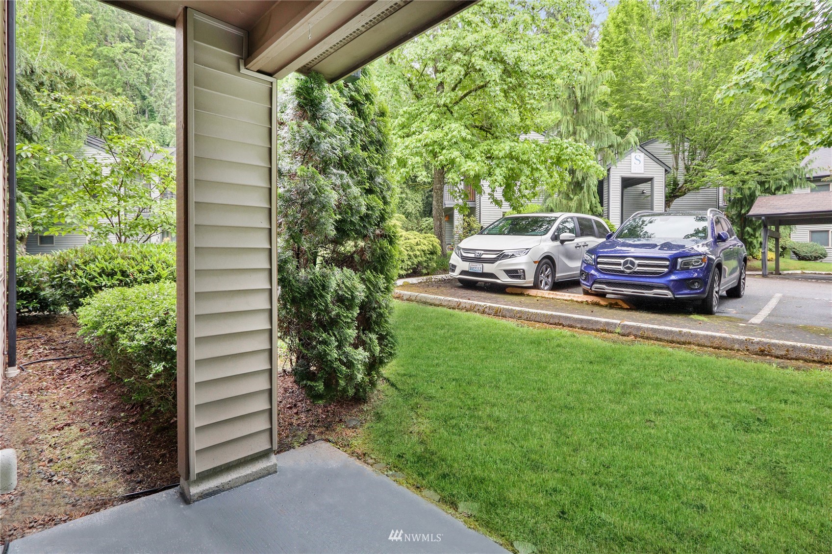 9805 Avondale Road Northeast, Unit R150 Redmond, WA 98052 - Photo 20 of 23 a front view of a house with a garden