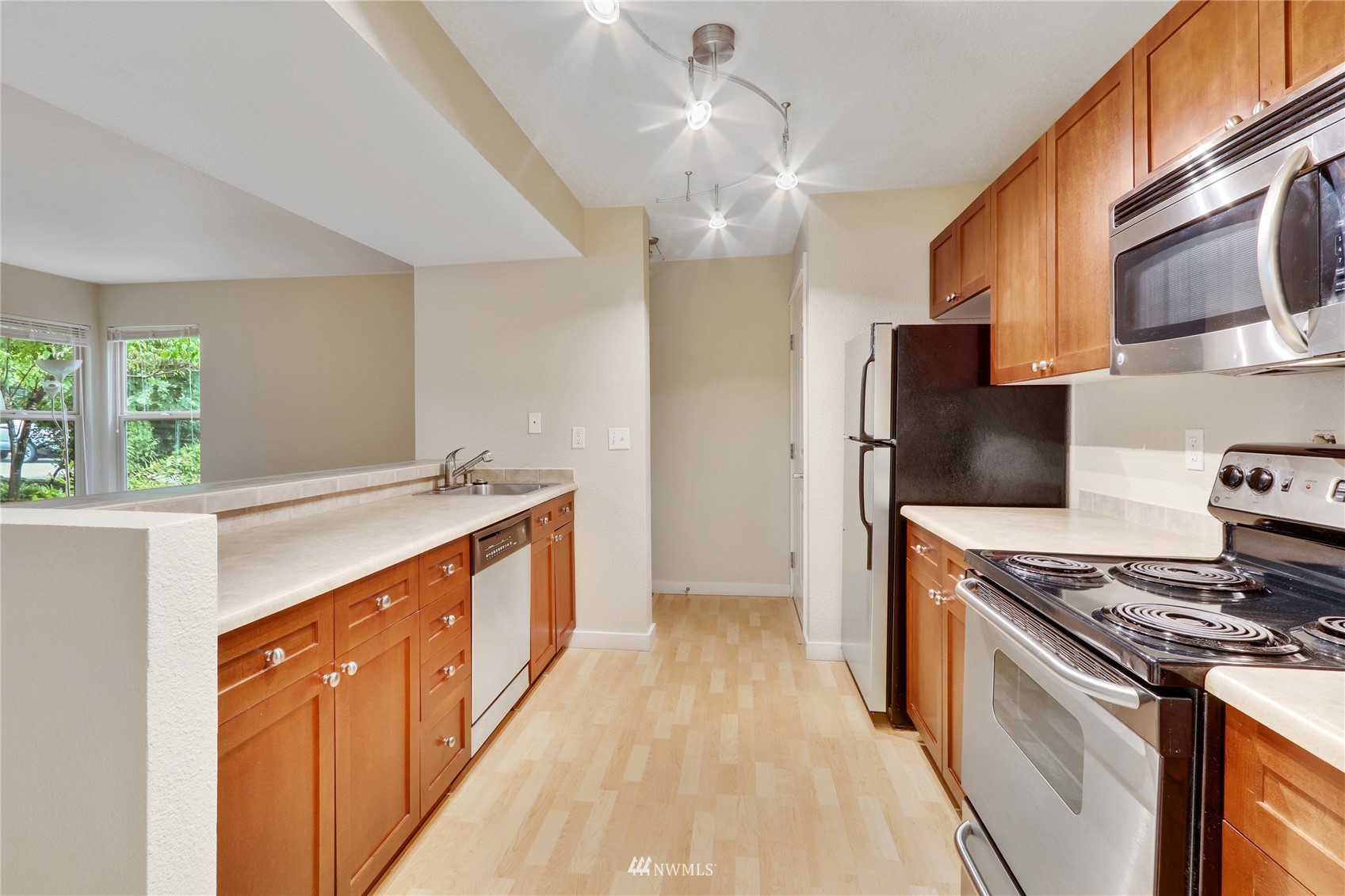 9805 Avondale Road Northeast, Unit R150 Redmond, WA 98052 - Photo 8 of 23 a kitchen with stainless steel appliances granite countertop a sink stove and refrigerator