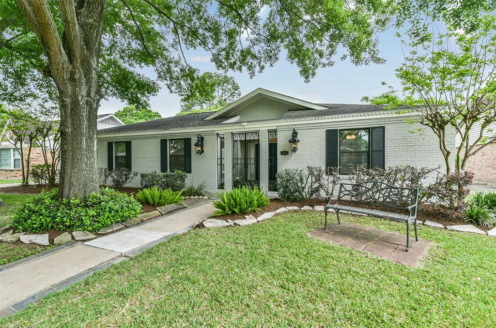 Fantastic updates in this high and dry Meyerland area charmer. NEVER FLOODED!