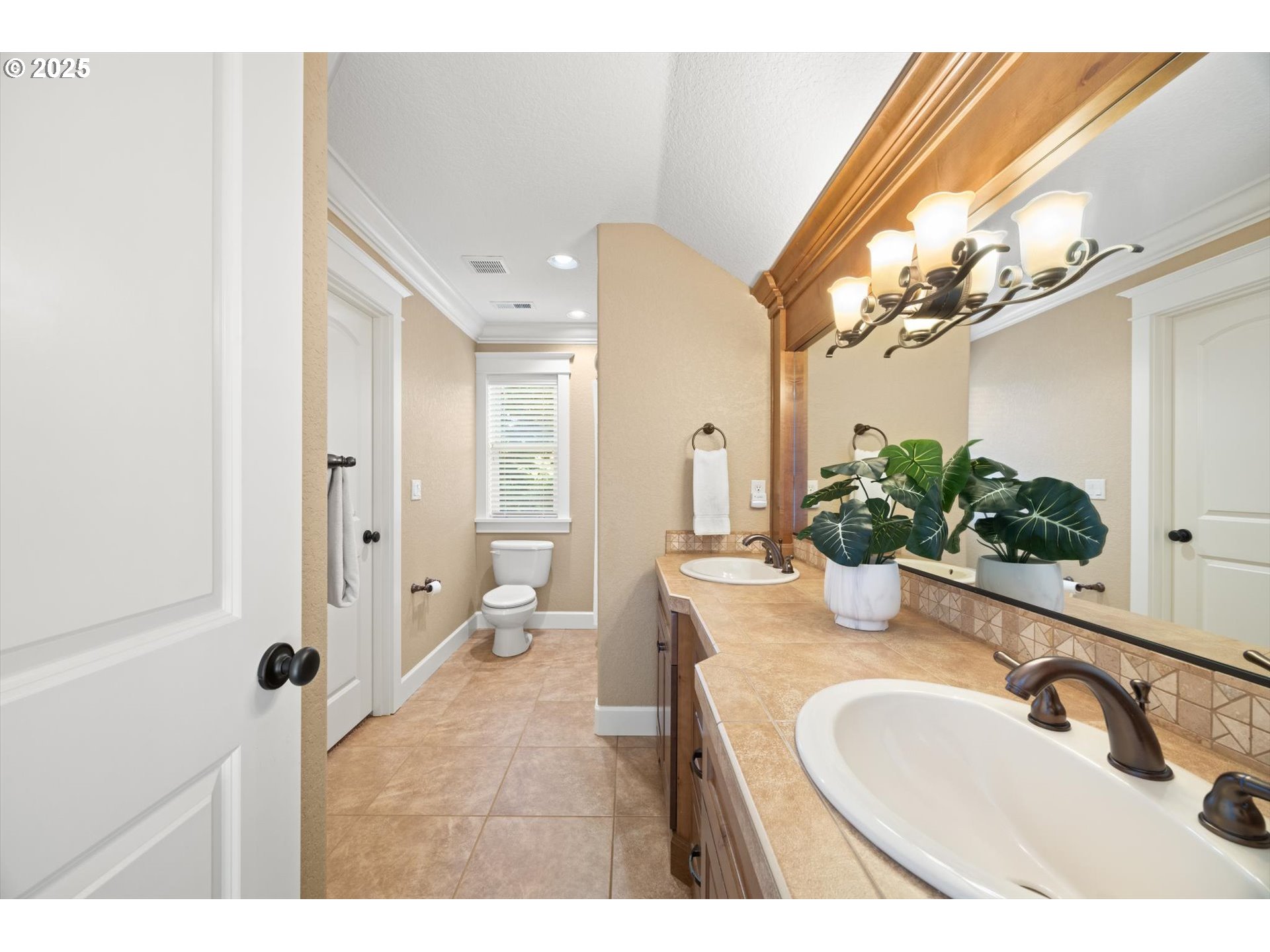 18074 South Grasle Road Oregon City, OR 97045 - Photo 29 of 48 Bathroom