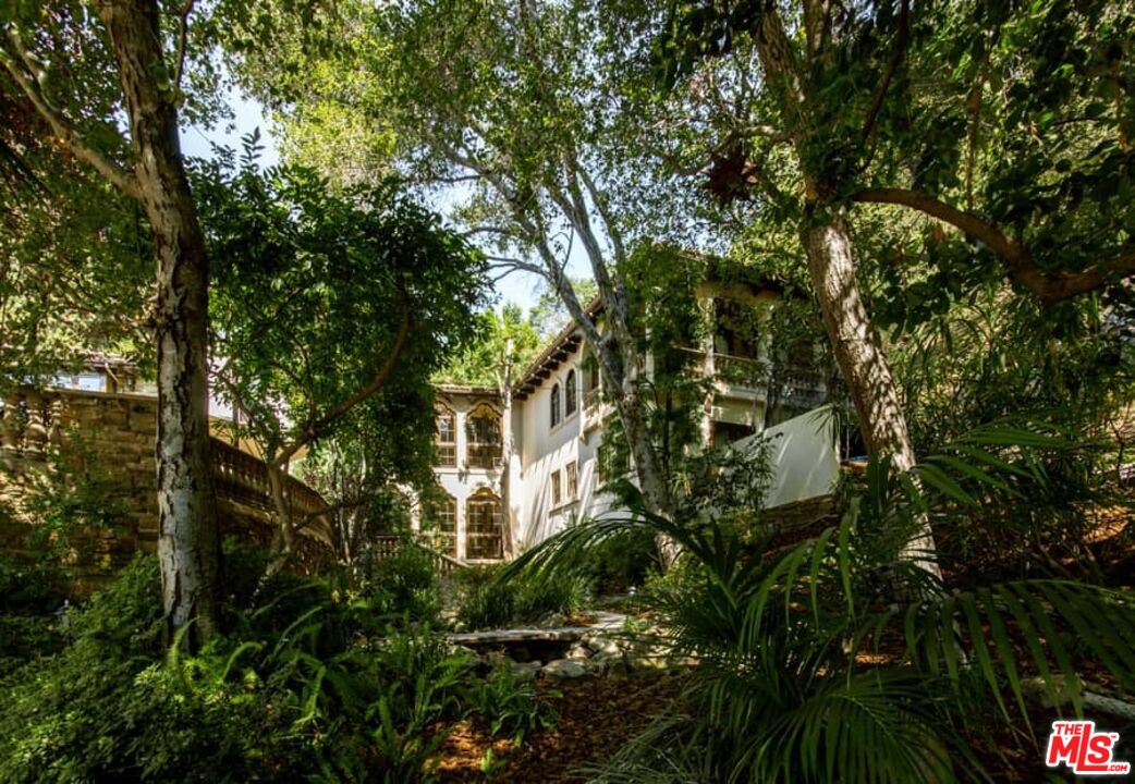 a view of a house with a tree