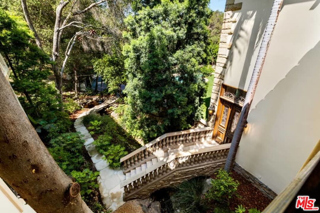 1016 Moraga Drive Los Angeles, CA 90049 - Photo 26 of 30