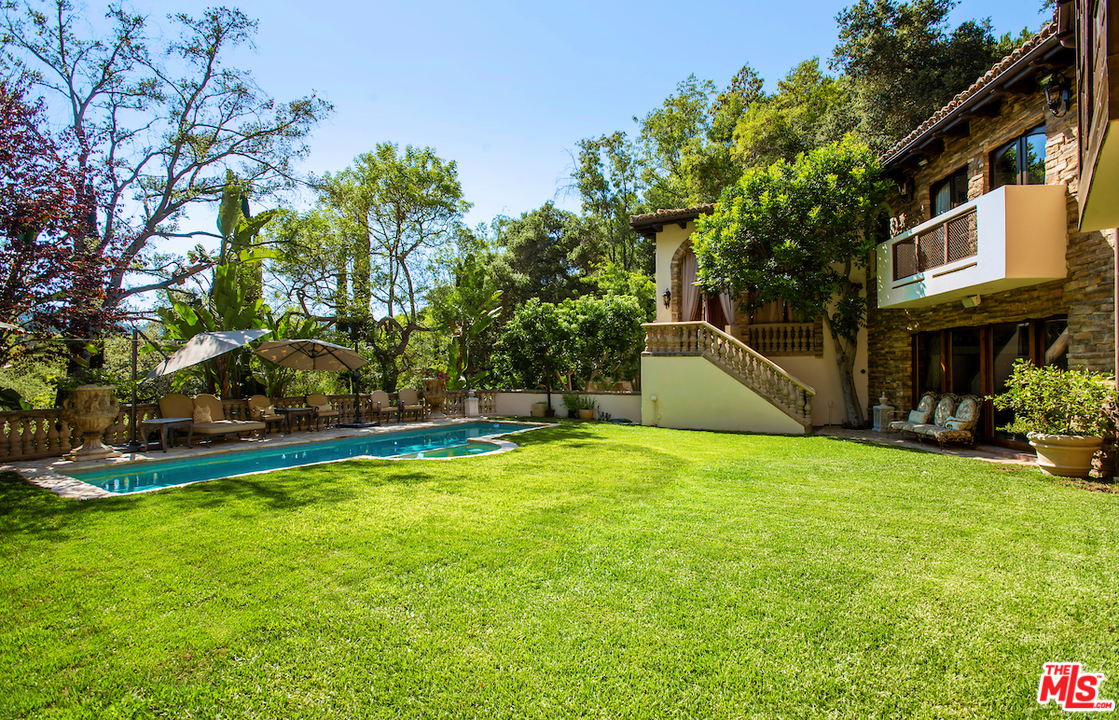 1016 Moraga Drive Los Angeles, CA 90049 - Photo 4 of 30