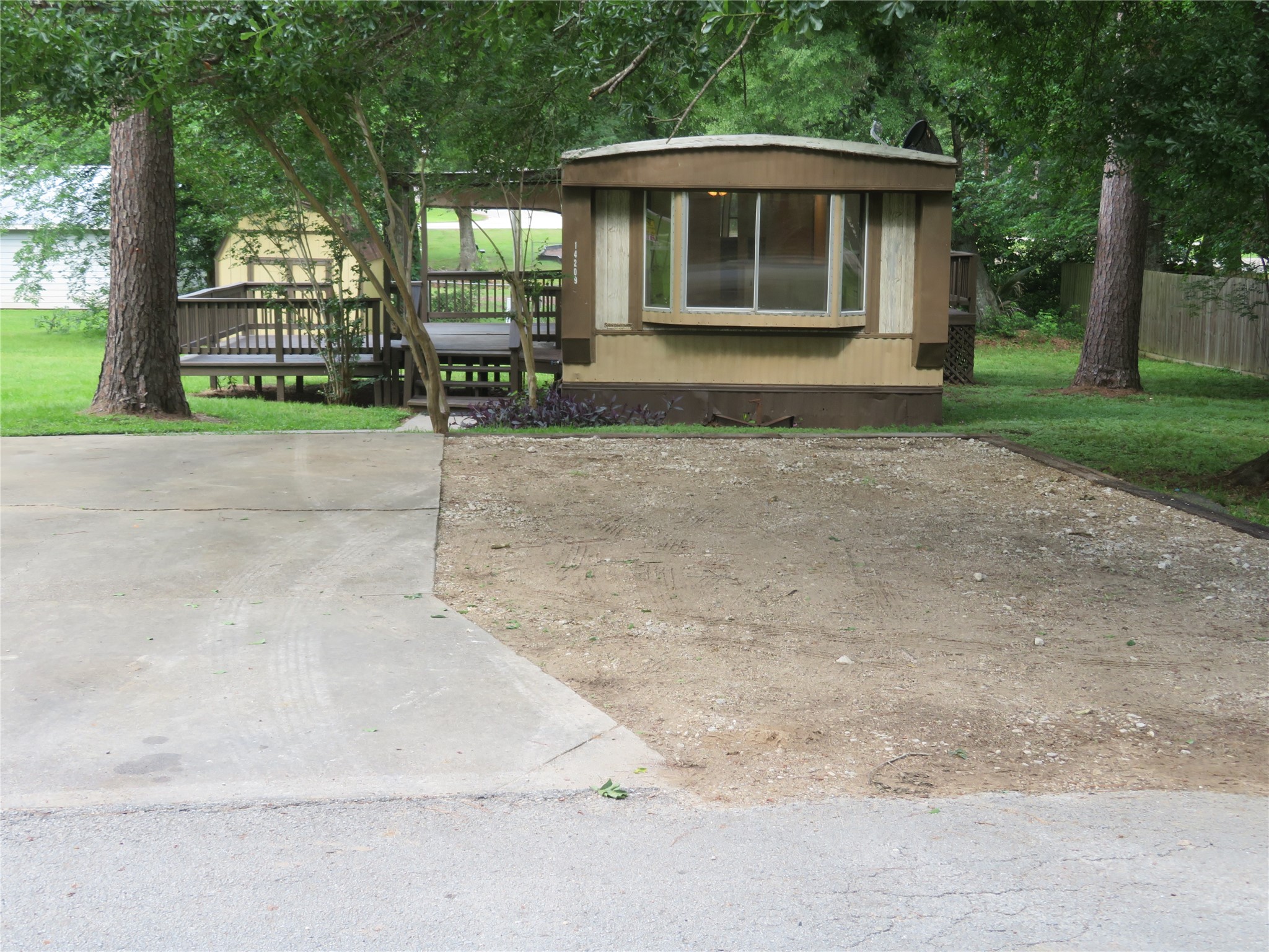 14209 East Ravine Run Willis, TX 77318 - Photo 4 of 15