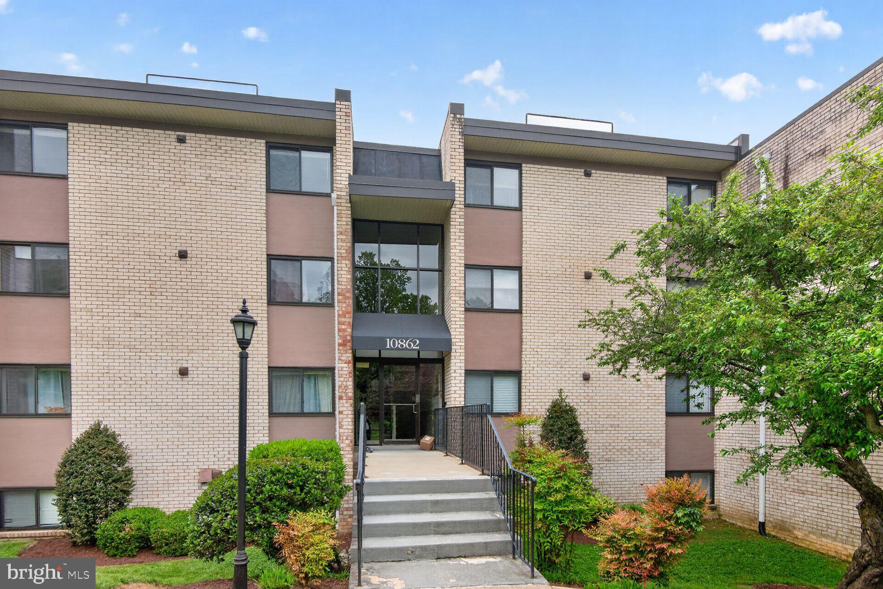 Front of this Condo unit, top floor