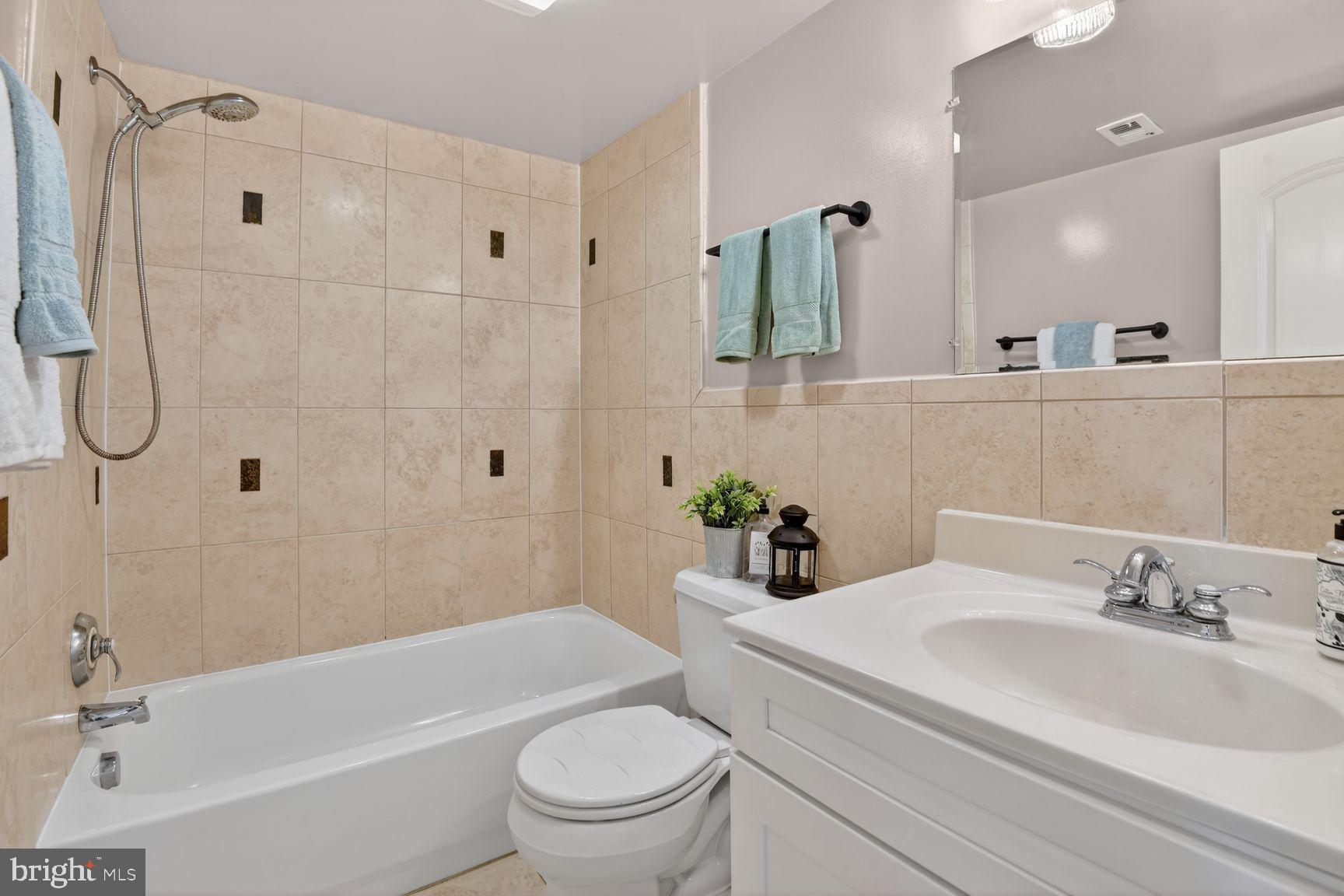 10862 Bucknell Drive, Unit 301 Silver Spring, MD 20902 - Photo 15 of 32 Hall Bathroom