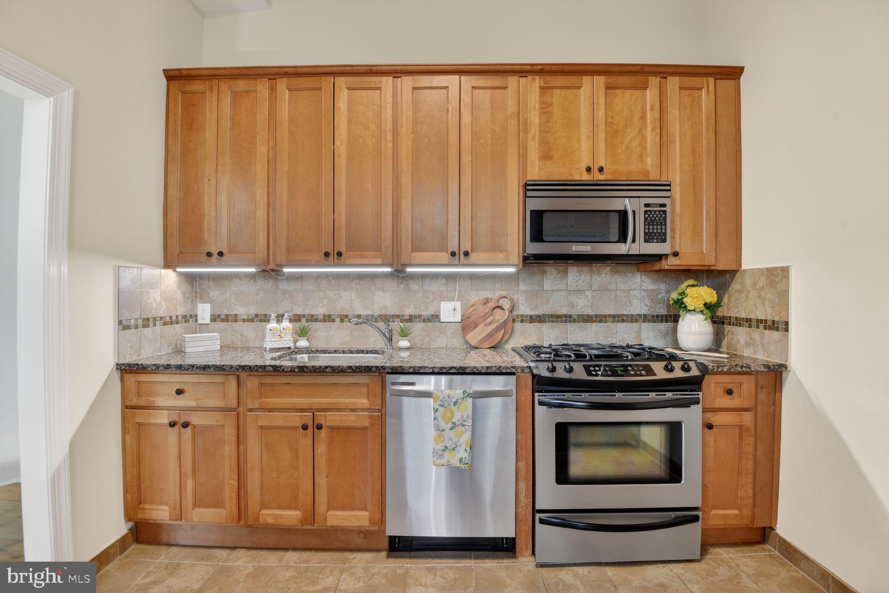 10862 Bucknell Drive, Unit 301 Silver Spring, MD 20902 - Photo 4 of 32 Kitchen- stainless steel appliances