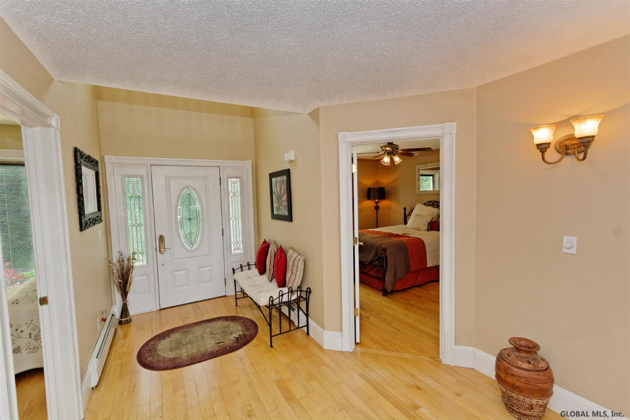 93 Island View Road Colonie, NY 12047 - Photo 3 of 25 Photo 3