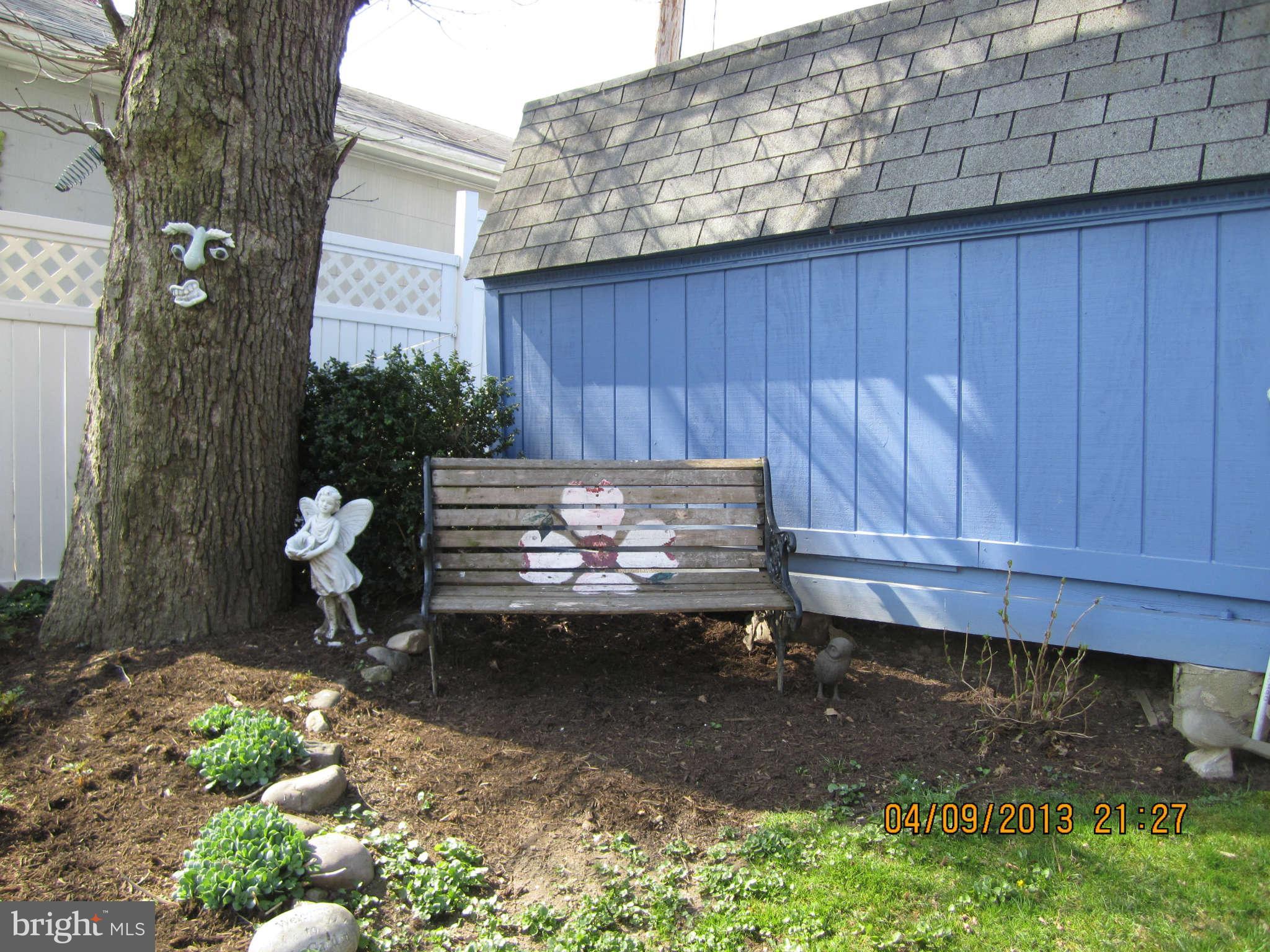1224-7 Seven Oaks Road Baltimore, MD 21227 - Photo 23 of 28 Lots of quiet spots in the backyard