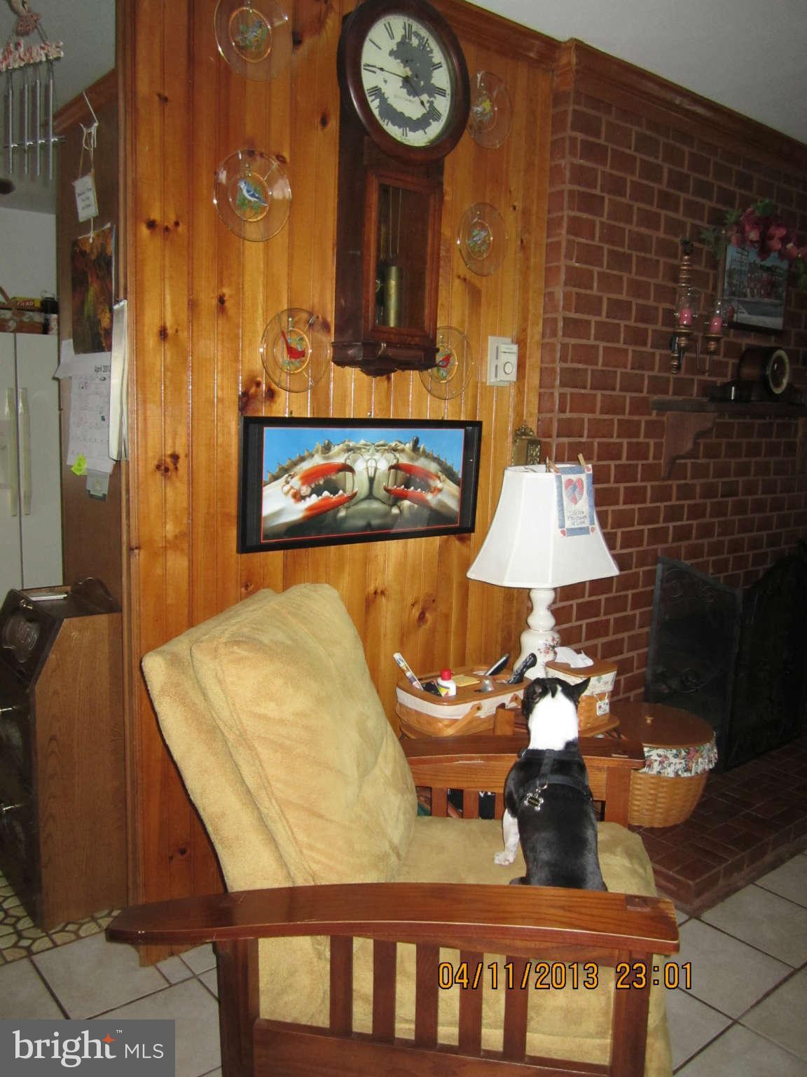 1224-7 Seven Oaks Road Baltimore, MD 21227 - Photo 7 of 28 Living Room