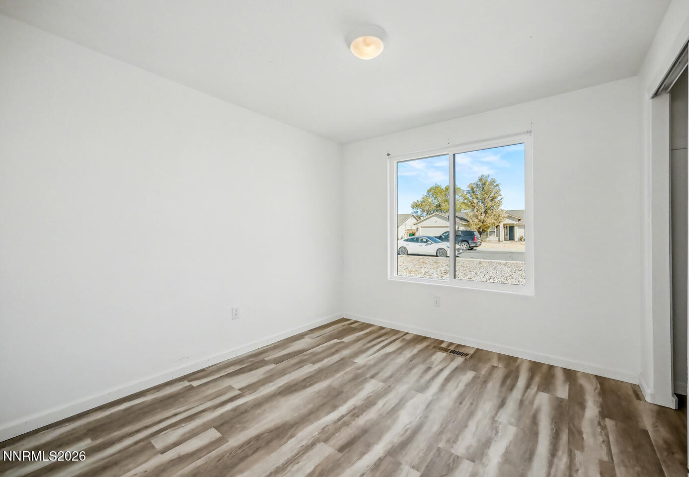133 Prairie Lane Fernley, NV 89408 - Photo 7 of 22 an empty room with window
