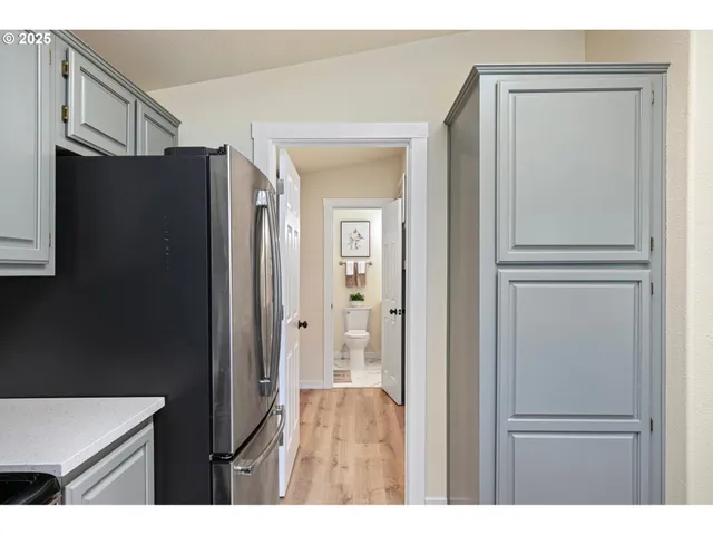 $359,900 | 39474 Highway 58, Lowell, OR 97452