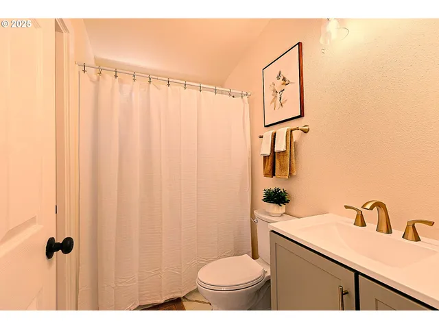 $359,900 | 39474 Highway 58, Lowell, OR 97452