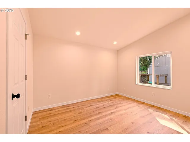 $359,900 | 39474 Highway 58, Lowell, OR 97452