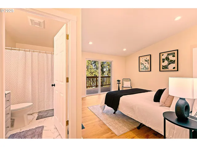 $359,900 | 39474 Highway 58, Lowell, OR 97452