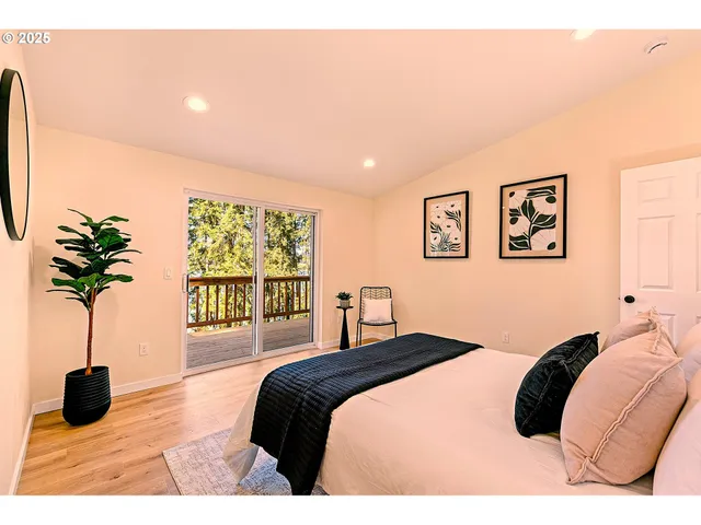 $359,900 | 39474 Highway 58, Lowell, OR 97452