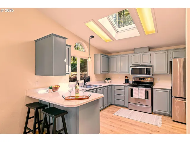 $359,900 | 39474 Highway 58, Lowell, OR 97452