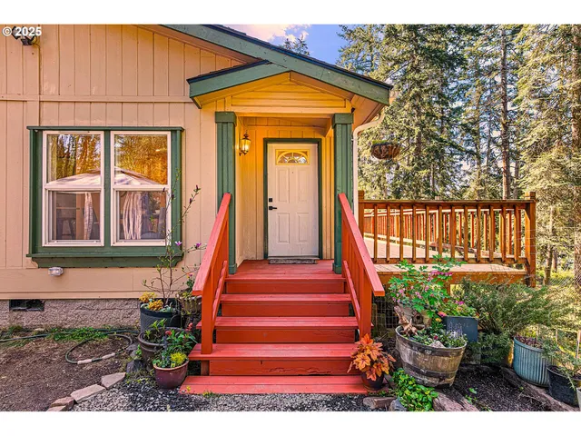 $359,900 | 39474 Highway 58, Lowell, OR 97452